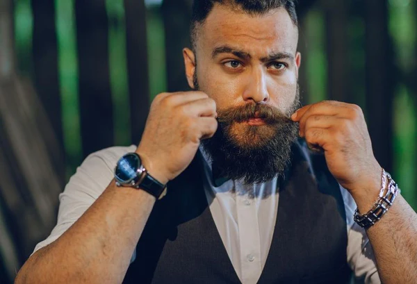 How to Grow a Thicker Beard